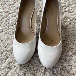 Nine West size 9 white pumps- used